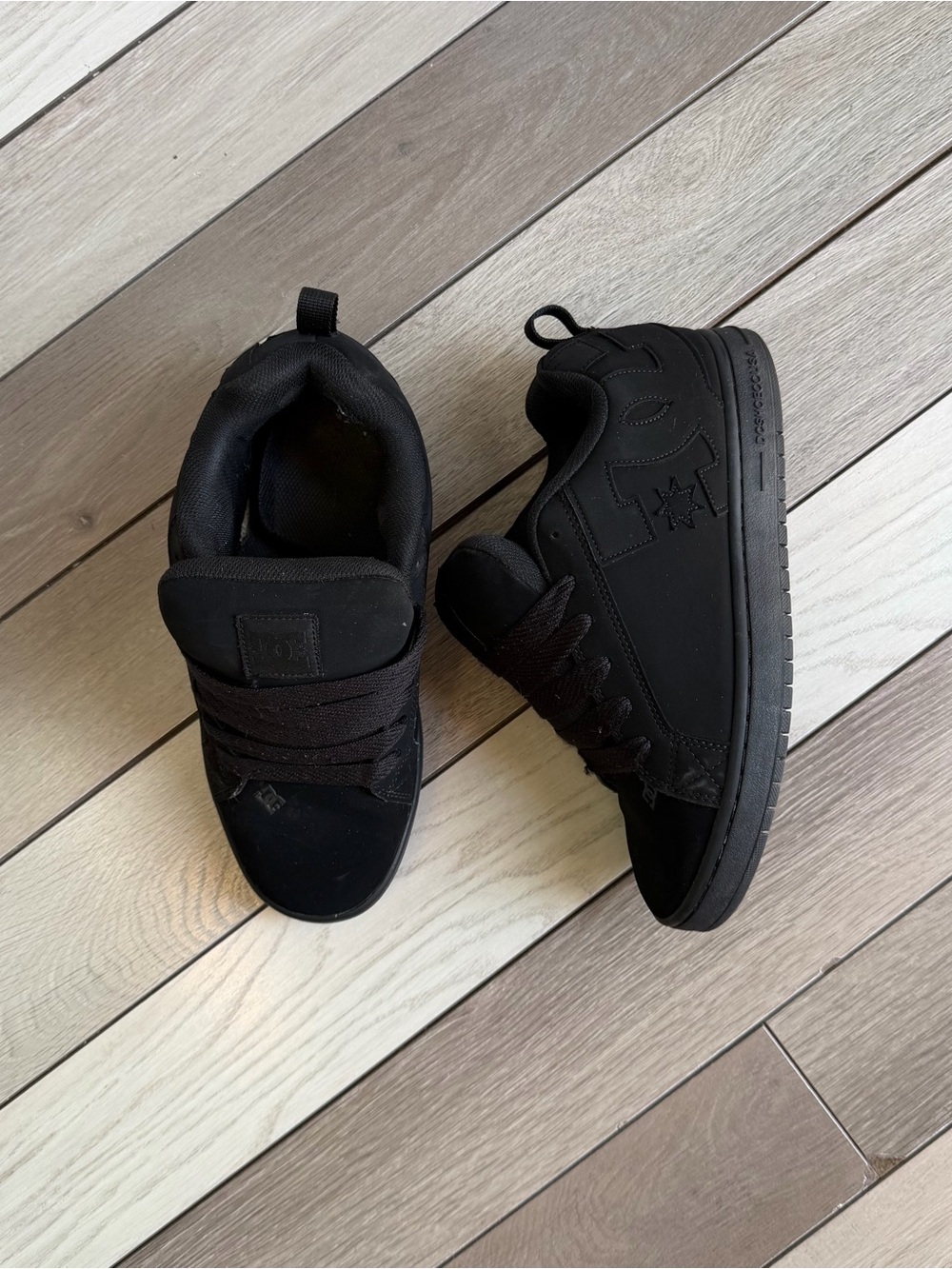 DC Shoes Court Graffik sneakers in a black